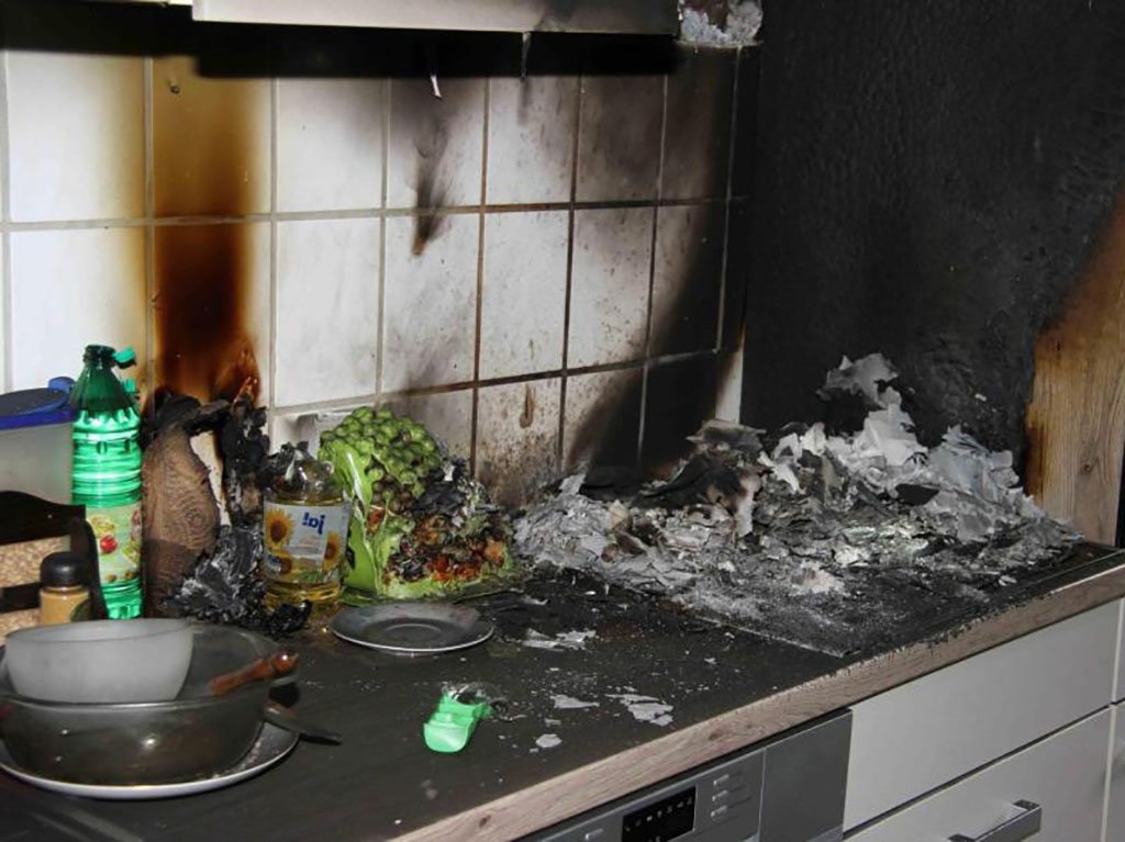 Как удалить запах гари в квартире